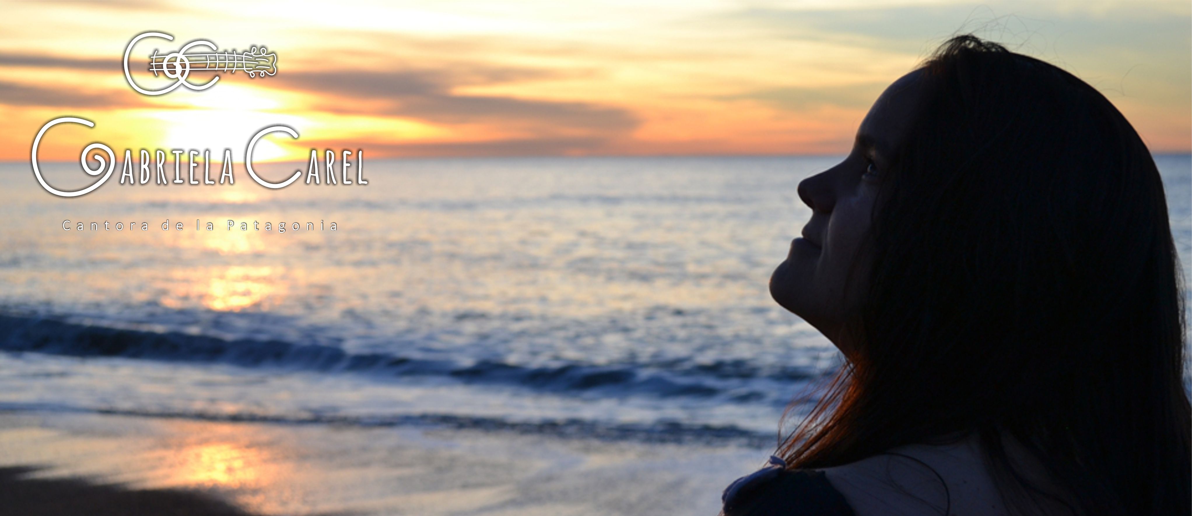 Gabriela Carel en el amanecer de Playa Unión, Chubut, Patagonia Argentina. Durante la filmación del videoclip Grito Sagrado en homenaje a los héroes de Malvinas